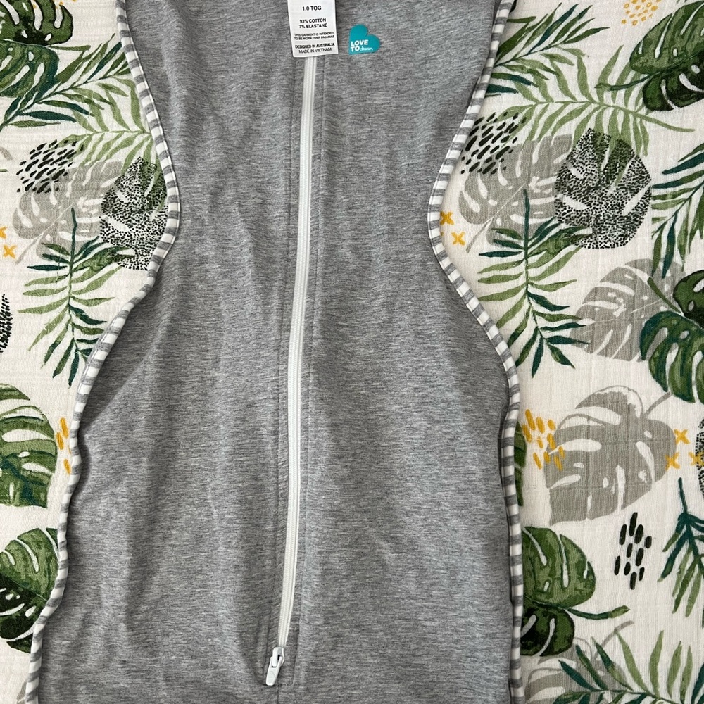 Grey love to dream swaddle